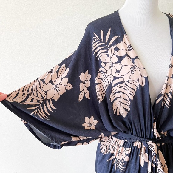 Makana x Makana Hae Hawai'i Romper Size L - Picture 2 of 10